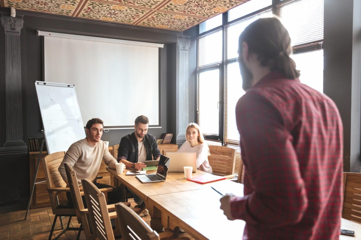 Équipe malivoariiq lors d'une session de formation en stratégie marketing