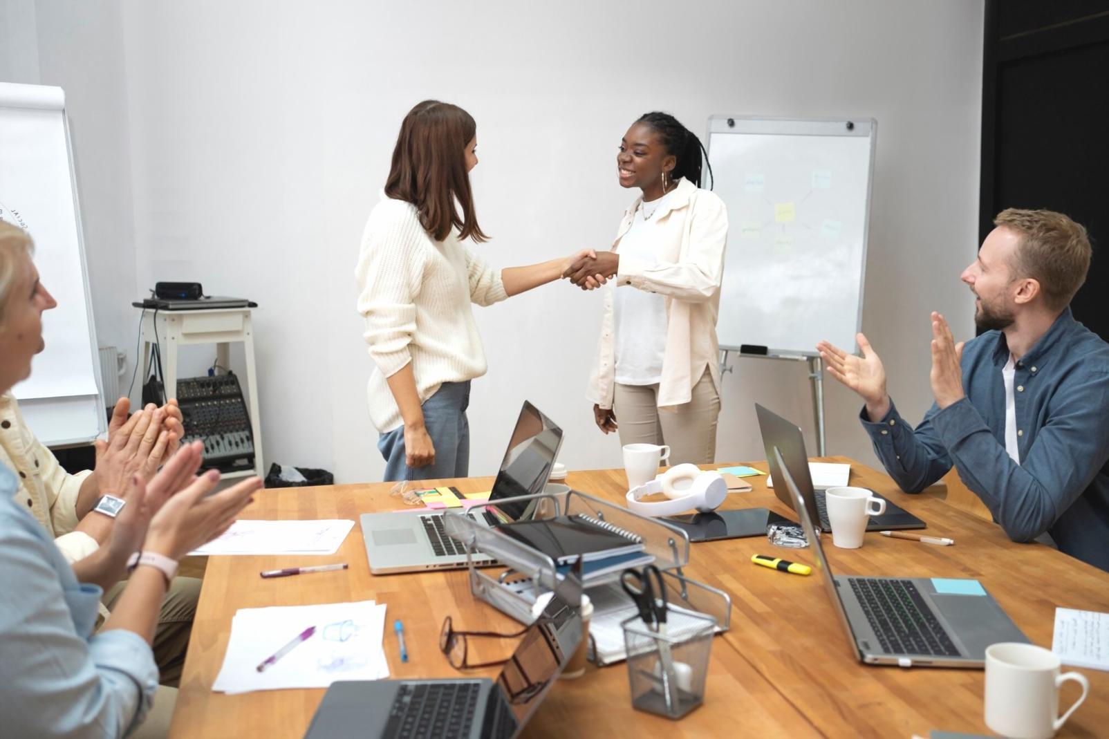 Environnement collaboratif de formation en marketing stratégique